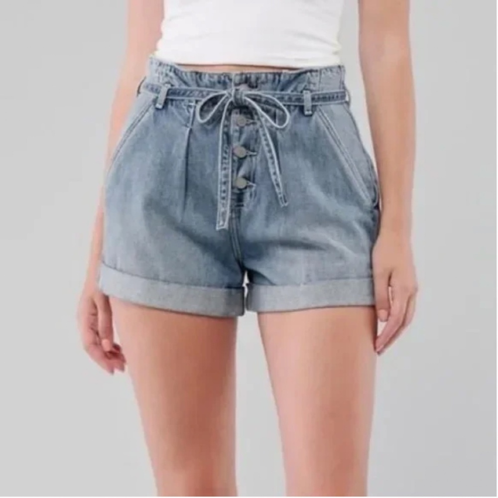Hollister Ultra High-Rise Denim Mom Shorts 3”